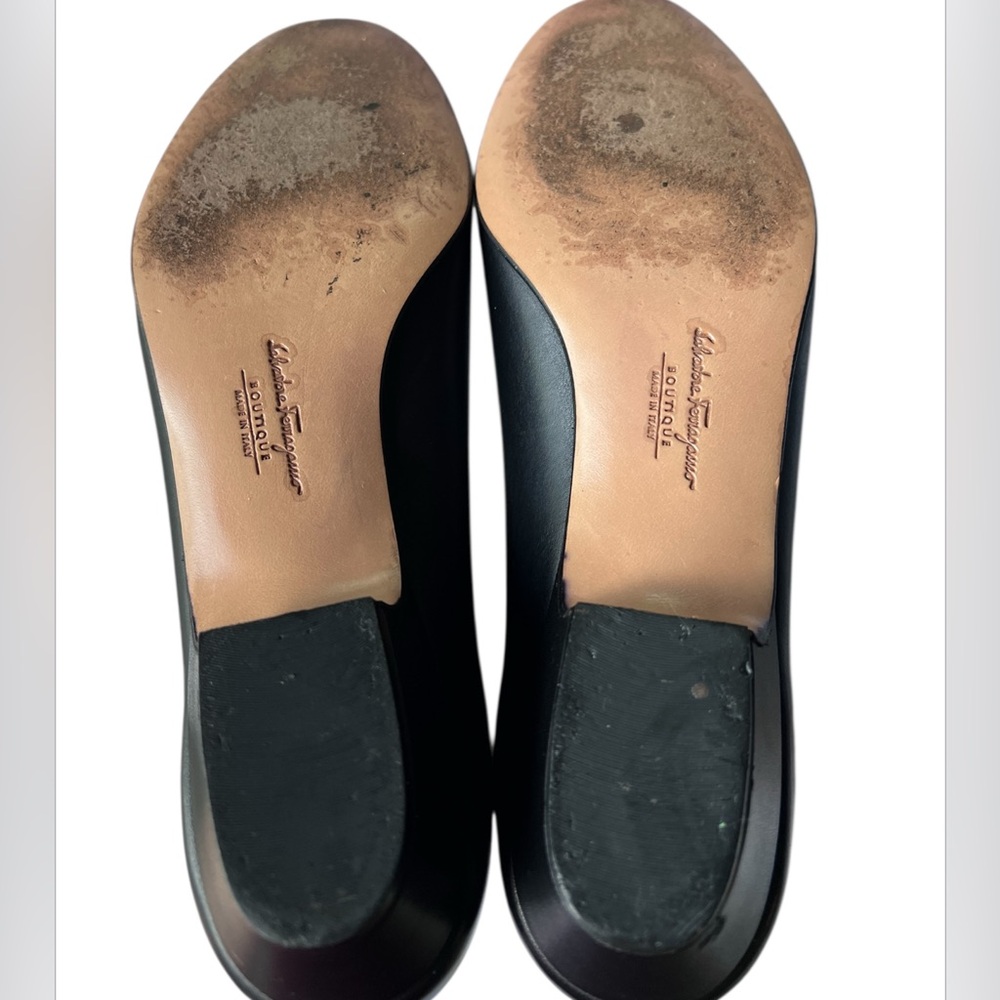 Salvatore Ferragamo Vara Black Leather Bow Pumps Slip On Heels Women’s Size 7.5 - Picture 11 of 16
